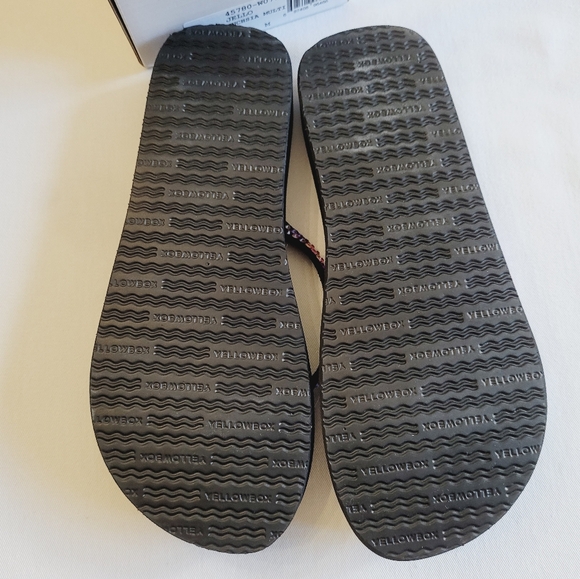 Yellowbox Jello sandals fuchsia crystal 7 NIB - Picture 2 of 4